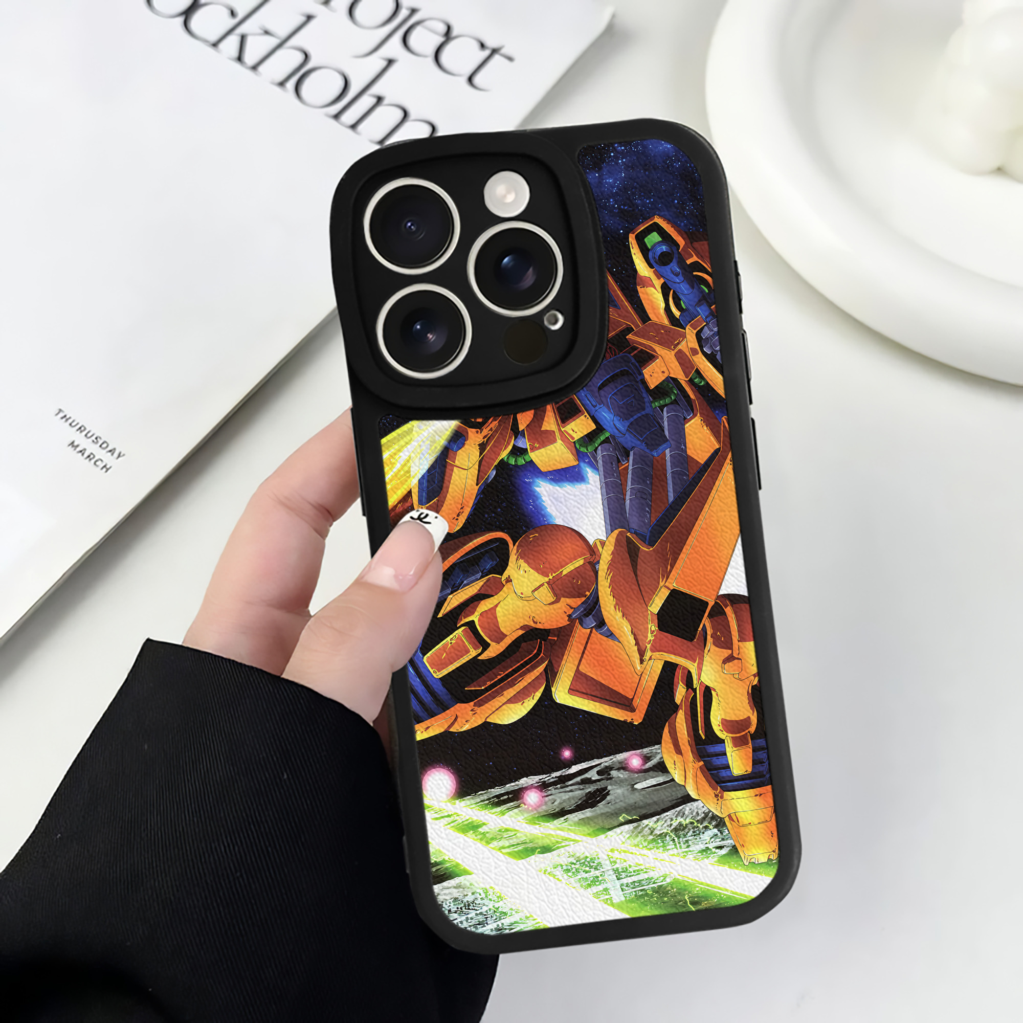 （画像用） 機動戦士ガンダム Mobile Suit Gundam 【iPhone 16シリーズ対応】シリコンスマホケース（レザー調） 材質：シリコン
